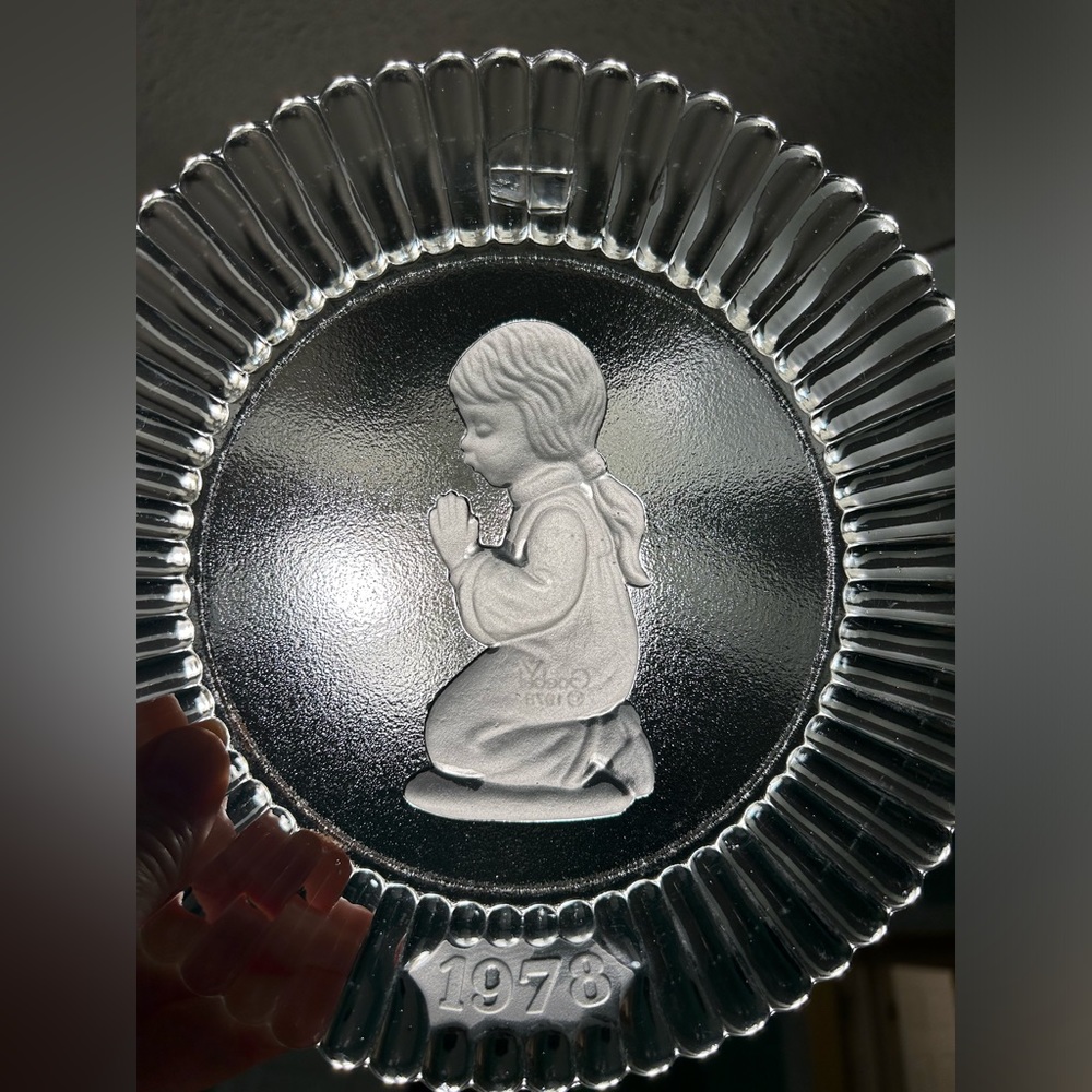 1978 "Praying Girl" Goebel Annual Crystal Glass Plate First Edition 1978